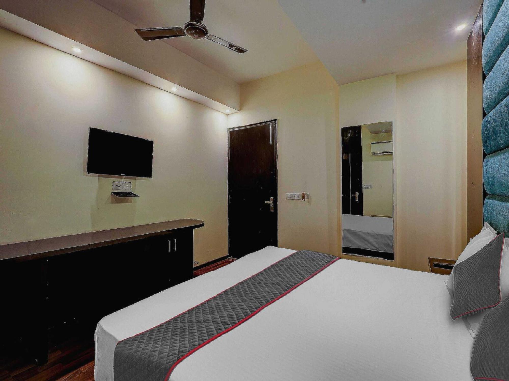 Townhouse Golden King Hotel Ню Делхи Екстериор снимка
