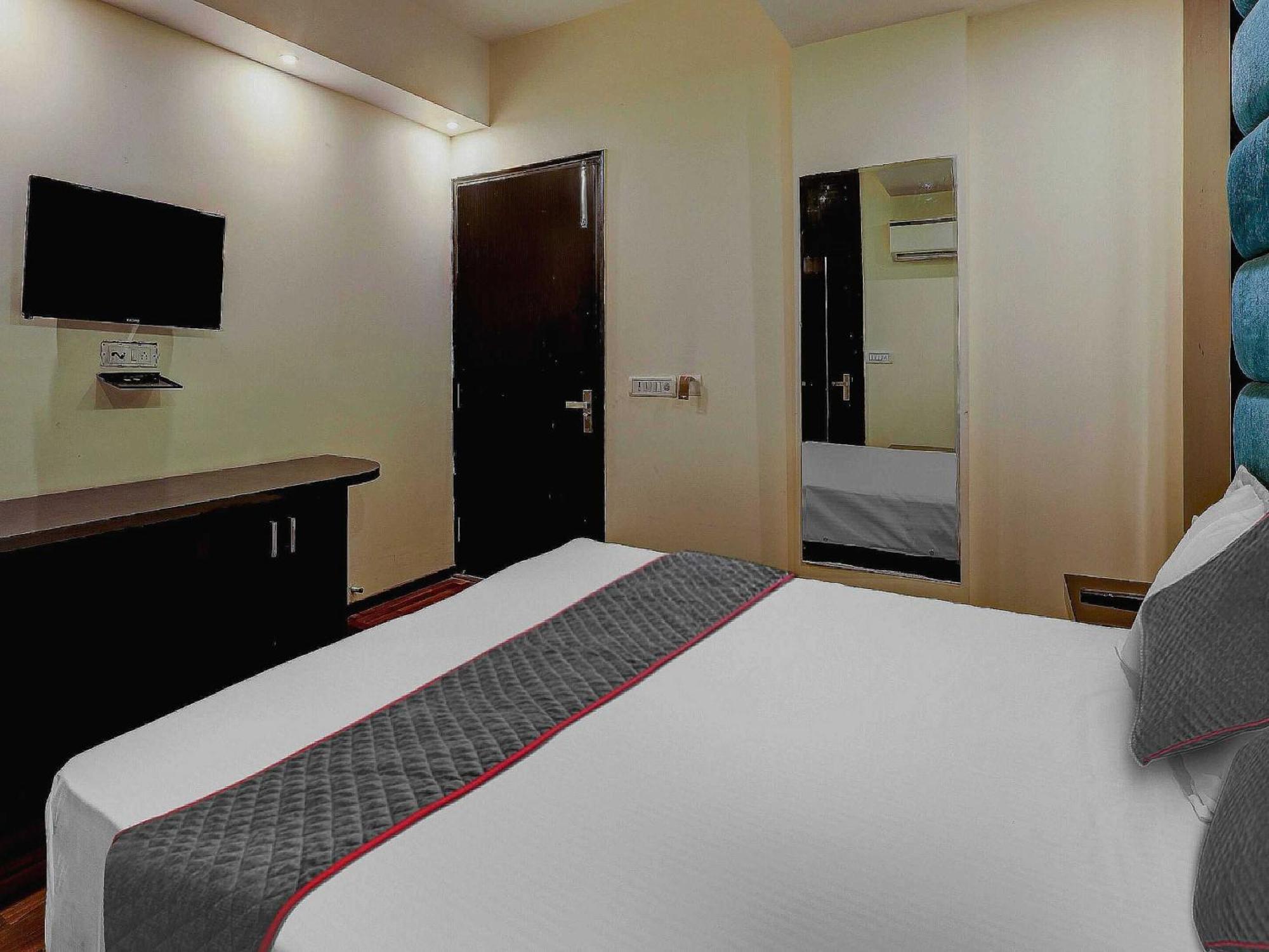 Townhouse Golden King Hotel Ню Делхи Екстериор снимка